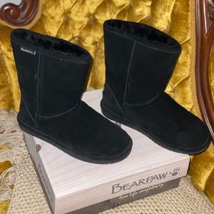 Emma short wide bear paw boots size 10 wide